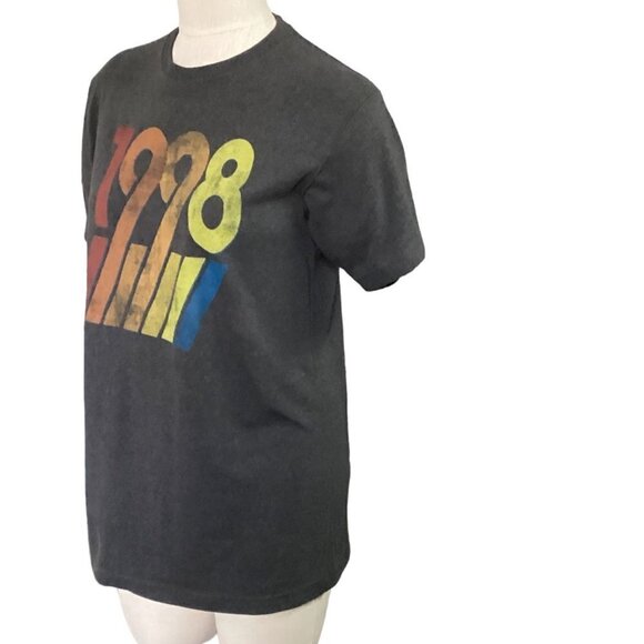 Graphic Tee 1998 Hula's Island Grill Monterey CA by Beantown Apparel Sz M 72K - Picture 3 of 7